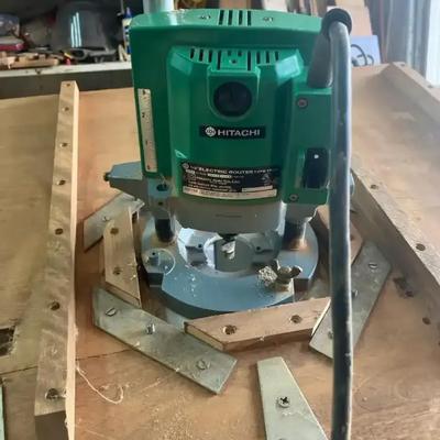 HITACHI Electric Router, Router Bits & Table