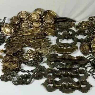 Drawer Pulls, Handles & Backplates