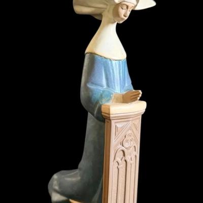 Lladro Meditation Nun Figurine (#5502, Retired)