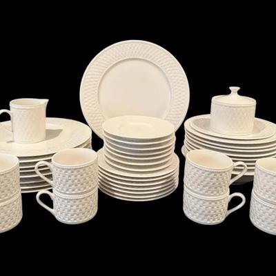 Oneida Westerly Basket Patterned Dish Set 