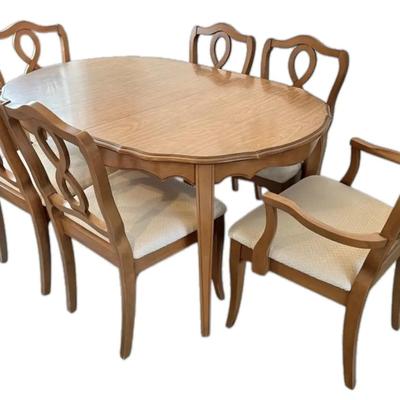 Queen Anne Style Dining Table w/ 6 Chairs 
