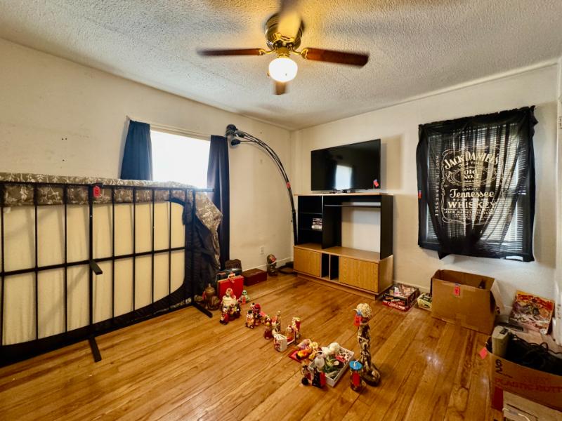 Sale Photo Thumbnail #12