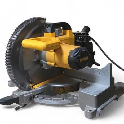 DeWALT DW715 Compound Miter Saw