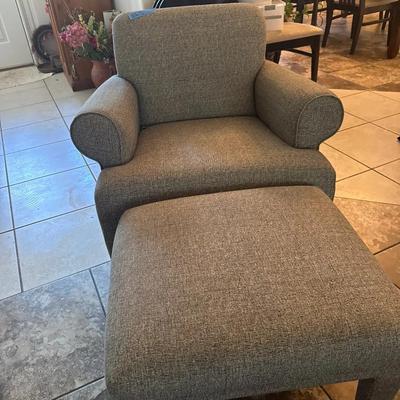Small Plush chair with ottoman 33 x 28 x 30