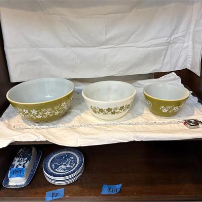 Set Of Three Stacking Pyrex Vintage Mixing Bowls