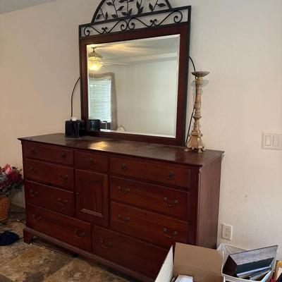 Dresser with mirror 68 x 19 x 40