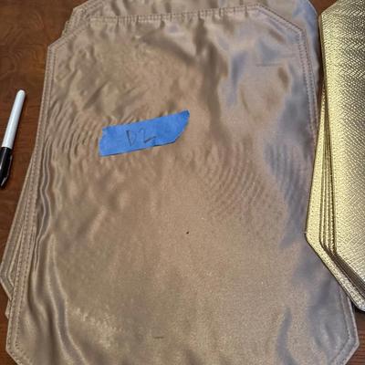 Set a five placemats – six place match in each setting