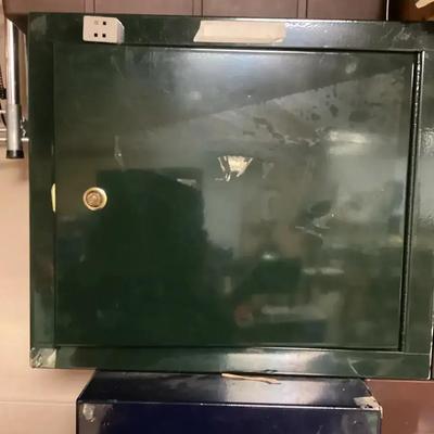 3 Shelf Locking Pistol Cabinet