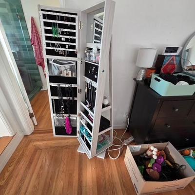 Sale Photo Thumbnail #140