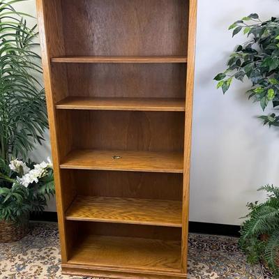 Oak Finish Bookcase with Scalloped Top 