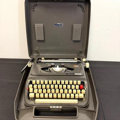 Montgomery Ward Signature 440T Portable Typewriter with Case