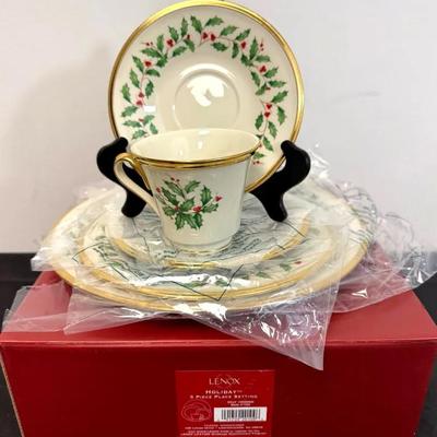 Lenox Holiday 5 Piece Place Setting New