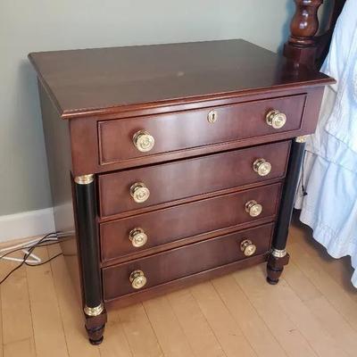 Set Of 2 Stratton Trutype Americana Bedside Tables 28"Lx29"Hx18"W