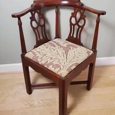 Vintage Chippendale Style Mahogany Corner Chair 27.25" x 26" x 33.5"H