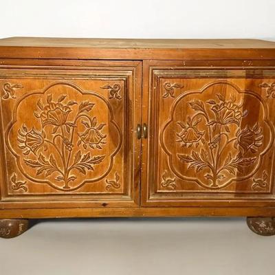 Henredon Rustic Knotty Pine Floral Carved Wood Cabinet