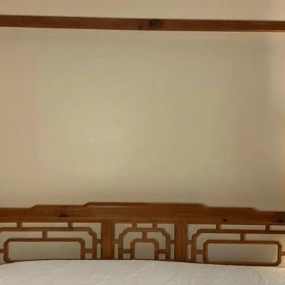 Henredon Knotty Pine Oriental Style King Four Poster Bedframe