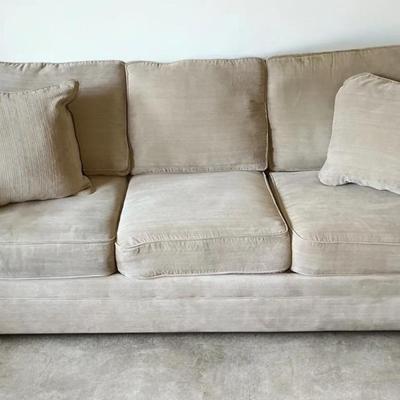Haverty's Agreeable Gray Sofa