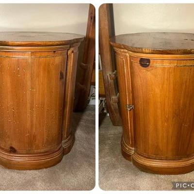 Henredon Knotty Pine Round Nightstands