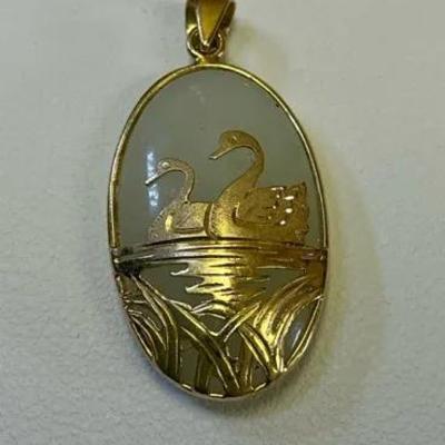 14kt Yellow Gold And Jade Swan Pendant 