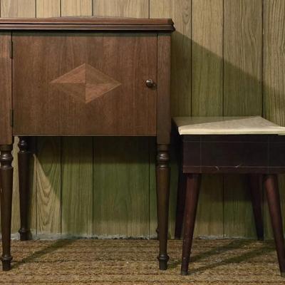 Antique Singer Sewing Machine + (B)