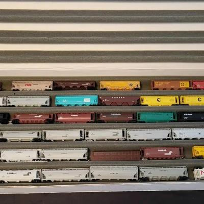 Model Train Cars from Atlas & More (BR3)