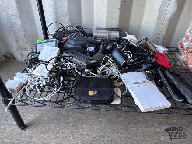Sale Photo Thumbnail #73: 4012 • miscellaneous electronic cables and other electronic items