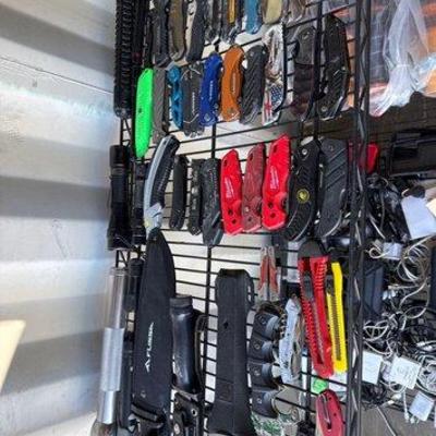 4008 • knife and flashlight collection