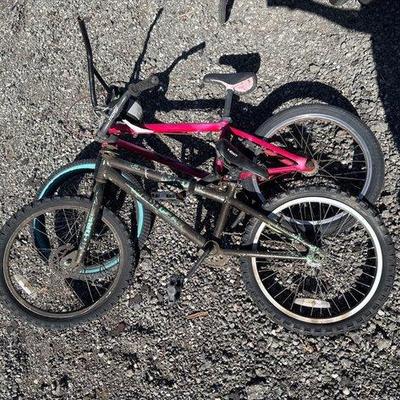 74012 • 2 kids bicycles