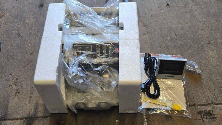 Sale Photo Thumbnail #62: 3056 • money bill counter