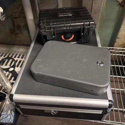 3522 • 3 foam lined protective cases