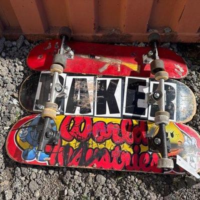 74020 • 3 skateboards