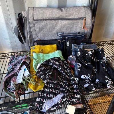 4006 • clothing items and 1 computer bag