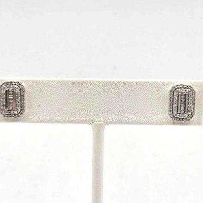 800 • 10k white gold earrings with diamonds, 2.1g