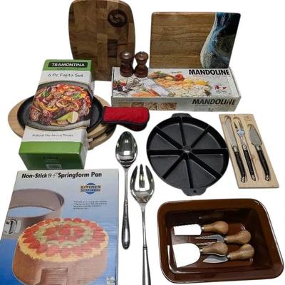 Mr. Dudley Shakers, Fajita Skillets & More Kitchenware