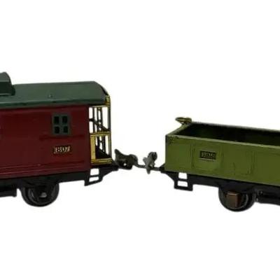 Lionel No. 902 Gondola & 807 Caboose Cars