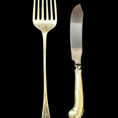 Stieff Sterling Silver Williamsburg Shell Pattern Serving Fork And Butter Knife (166g Total)