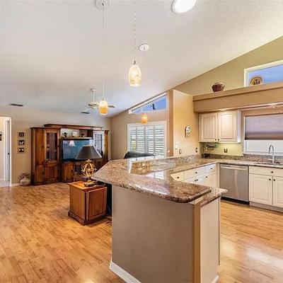 Sale Photo Thumbnail #8