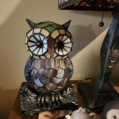 Tiffany-style owl table lamp