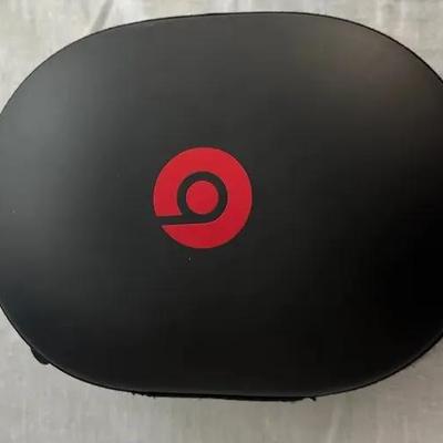 Beats Headphones With Case