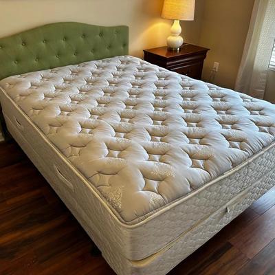 Sealy Mattress And Box Spring Queen Sized