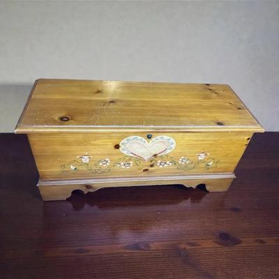 Lane Hope Chest 38.5Wx15.5Dx18H