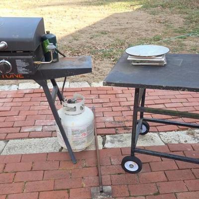 Blackstone Propane BBQ Grill & Side Table 