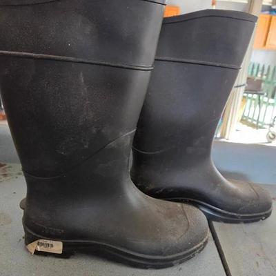 New Serves Rubber Boots Size 11
