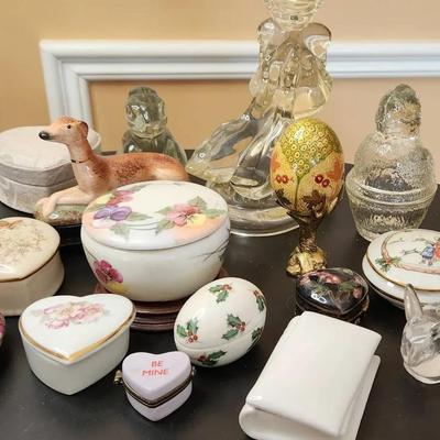 Collectible Figurines, Trinket Boxes And Glass Figurines 
