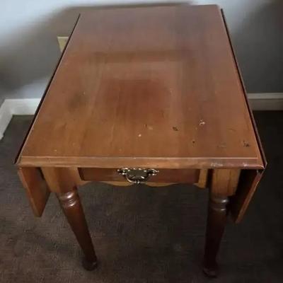 Ethan Allen End Table With Drop Leaf Sides