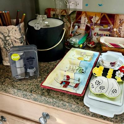 Serving dishes, ice bucket etc