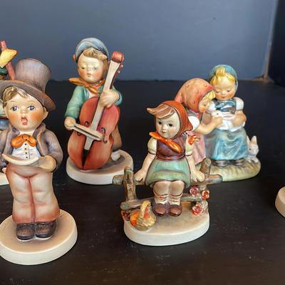 Sale Photo Thumbnail #30: 6 Hummel Figurines 