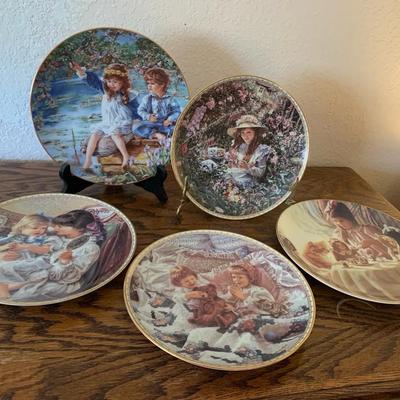 Decorative Wall Hanging Plates ￼
