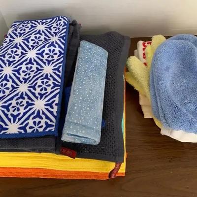 Microfiber Rags, Gloves, And Hand Towels