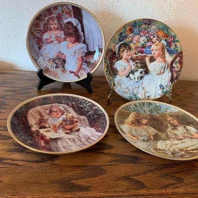 Decorative Wall Hanging Plates ￼